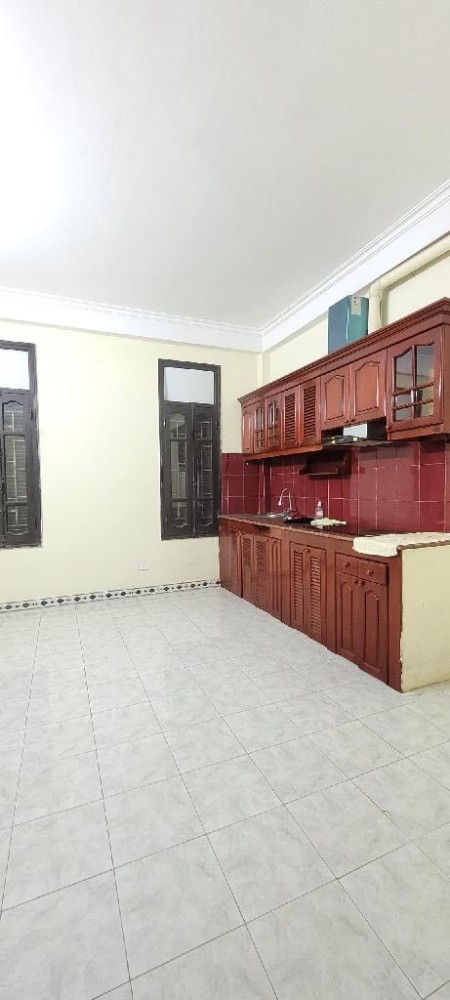 Nhà phân lô trung tâm Cầu Giấy – ô tô tránh – mặt tiền rộng, vỉa hè rộng siêu tiện lợi
