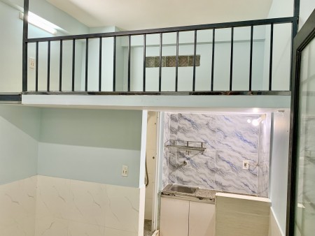 Cho thuê phòng có gác sát cổng trường Đại Học Văn Lang cs3 đi bộ 1 phút tới