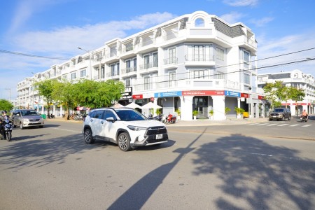 BÁN DÃY NHÀ PHỐ LIỀN KỀ NGAY TTHC BÀU BÀNG BÌNH DƯƠNG GIÁ 2TỶ1