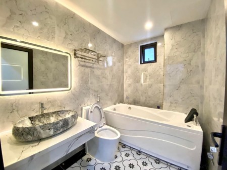 Bán nhà Ngọc Lâm thông Nguyễn Văn Cừ 7 tầng thang máy diện tích 54 m g ô tô kinh doanh