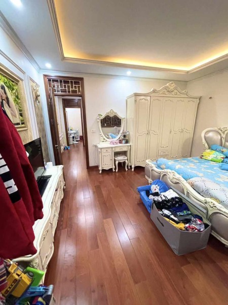 Bán nhà 5 tầng, 3 ngủ, 3 thoáng, mặt ngõ thông, ô tô qua cửa, kd tốt, chỉ thơn 7 tỷ
