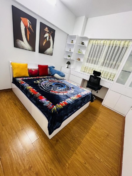 Nhà đẹp ở ngay phố Nguyễn Đình Hoàn 43m2 6.95tỷ