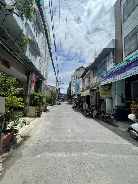 Nhà phố quận Bình Tân giá tốtngay đường Lê Văn Quới hẻm 7m đường nhựa thông thoáng an ninh tốt