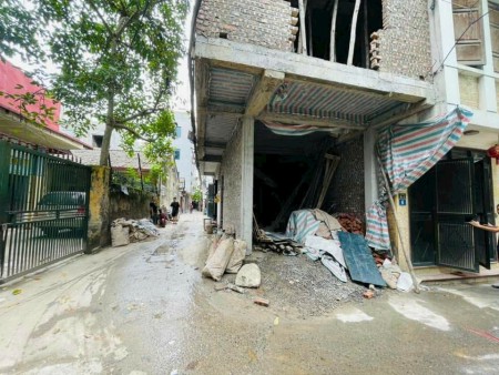 BÁN ĐẤT TẶNG NHÀ PHỐ VIÊN - BẮC TỪ LIÊM - DT 35M, NHÀ C4 - Ô TÔ ĐỖ CỬA - GIÁ 3,5 TỶ.