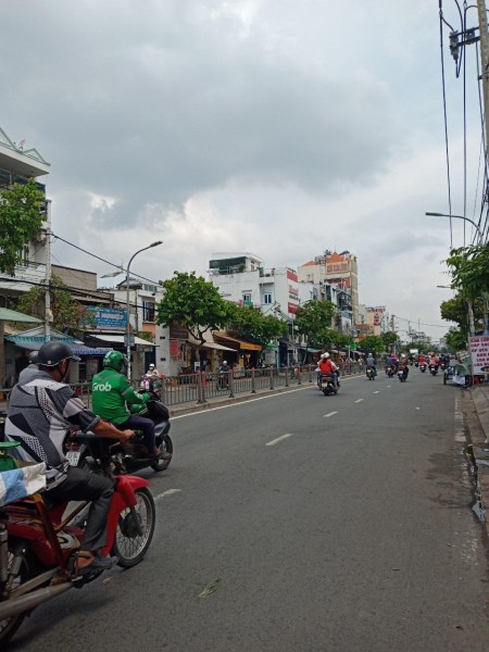 Nguyên căn riêng biệt, Bà Hom P13, quận 6, hẽm xe hơi tới nhà, điên nuoc gia nha nuoc