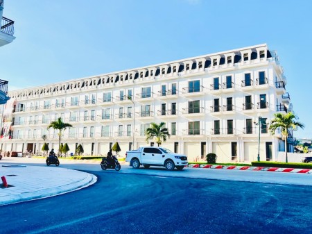 Bán nhà liền kề xây thô mặt hằng Hồ Sen giá tốt nhất thị trường.