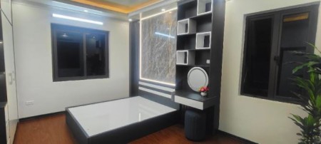 Hiếm nhà chân cầu Vĩnh Tuy -Tư Đình Phố Trạm - Lô Góc - 7 chỗ đỗ cửa, nét 4,9 tỷ