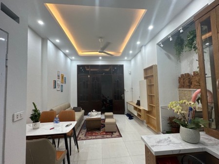 Chủ nhà cần chuyển nhượng ngay nhà cao tầng tại Pháo Đài Láng