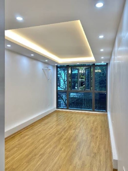 Bán nhà mặt phố Nghĩa Tân, kinh doanh sầm uất, diện tích 31m2, giá 14.75 tỷ