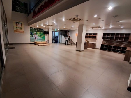 Cho Thuê Toàn Nhà VP Mặt Tiền Đường Khánh Hội Quận 4. DT:18x15m. Giá 400tr