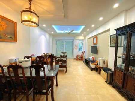 Tin tài trợ Bán nhà phân lô phố Duy Tân, ôtô đỗ trong nhà. DT 55m2, 5 tầng, MT 4