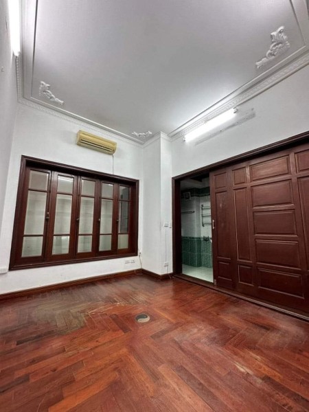 Duy nhất nhà 3.95 tỷ Xuân La mới koong, vuông đẹp, đất lành, không lỗi lầm 30m2, 5 tầng,