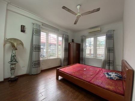 Cho Thuê Căn Hộ 2 Phòng Ngủ 65m2 Cực Đẹp Tại Phố Cát Linh, Đống Đa. Giá ưu đãi chỉ còn 10tr/tháng