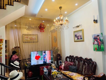 Bán nhà Nguyễn Sơn phường Ngọc Lâm 70 m 5 tầng mặt tiền 5 m dân xây