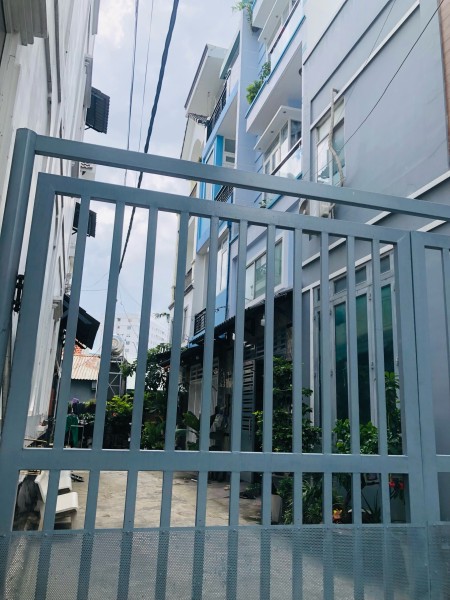Bán nhà đẹp nhiều tầng, ở liền, xe hơi đậu trước nhà. Trường Thọ - Thủ Đức, giá 8,5 tỷ.