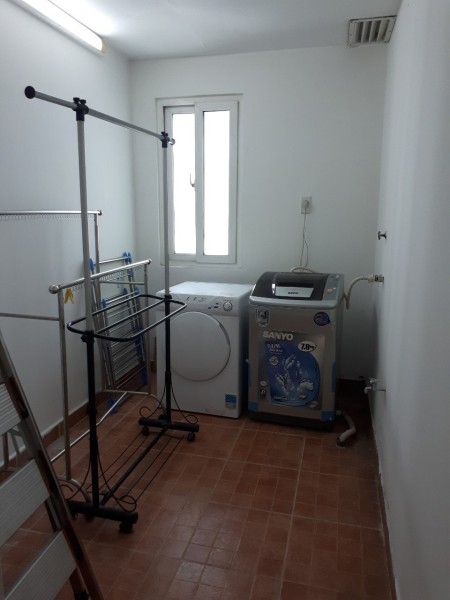 Cao ốc Phú NHuận, P9, Phú Nhuận: 130m2, 3 p ngủ, Nội thất, SHR, 5,9 tỷ