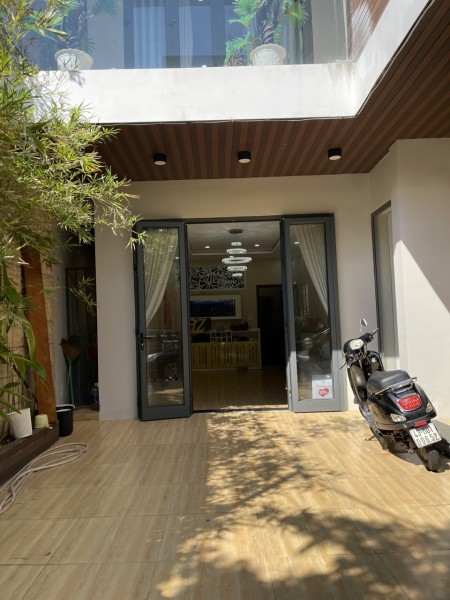 Bán biệt thự 3 tầng diện tích 220m2 đường Ngô Thế Vinh, Hải Châu, Đà Nẵng