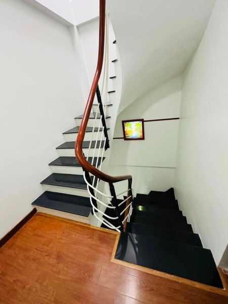BÁN GẤP SIÊU PHẨM THỤY KHUÊ 30M2, X5 TẦNG GIÁ CHỈ HƠN 4 TỶ - NHÀ ĐẸP - FULL ĐỒ TẶNG LẠI