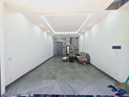 CHÍNH CHỦ GỬI EM - NHÀ ĐẸP CẦU GIẤY - ĐƯỜNG 800A - 7 TẦNG THANG MÁY - GARA Ô TÔ