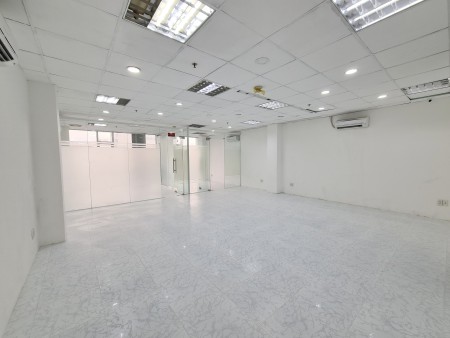 Cho thuê văn phòng DT 70m2 view kính ngay Ngã Tư Phú Nhuận