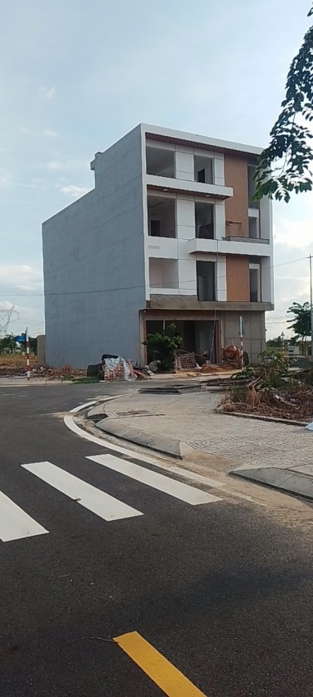 Bán gấp lô đất ở sổ riêng, Dt 70m2 Trừ 9% vào giá bán. Tại Đức Hòa Đông giáp Bình Chánh - TpHCM.