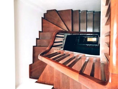 Bán nhà Võng Thị 6 tầng thang máy chờ dt 40m2, đi bộ 3 phút ra Hồ Tây