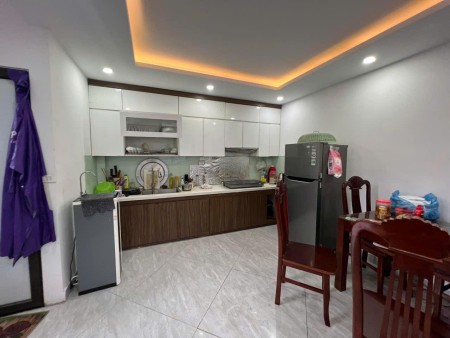 ĐỊNH CÔNG THƯỢNG, HOÀNG MAI, OTO ĐỖ CỬA, LÔ GÓC, GIÁ : 7,6ty. DT: 45m2, 5 Tầng