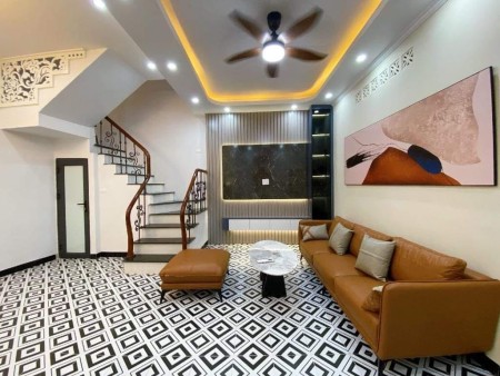 Bán nhà P. Cự Lộc,Tặng Full nội thất, 38m2 x 4Tầng x 5,95 tỷ, Lh: 0378411810