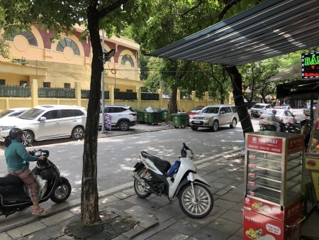 Cho thuê mặt tiền phố cổ kinh doanh, thuận tiện đi lại ngay trung tâm.