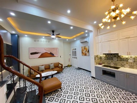 Bán nhà sát hồ phố Cự Lộc, Thanh Xuân, 38m2, 6 tỷ.