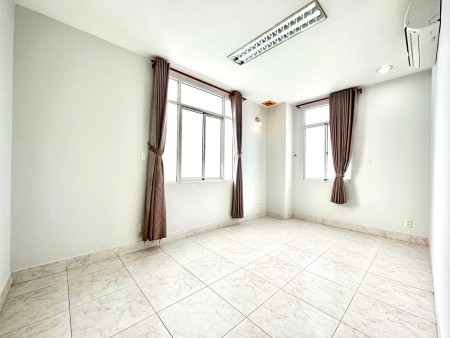 3PN 2WC Ngô Gia Tự Quận 10: 80m2 Giá 11tr5, nhà mới đẹp, ban công mát