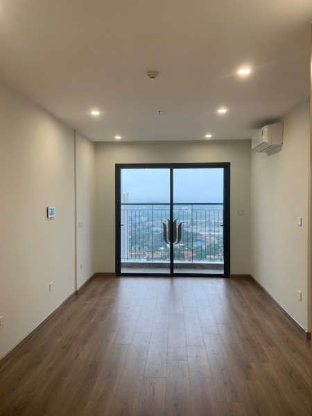 Bán căn 2N full đồ đã có sổ tại Vinhomes Smart City giá 3.520 tỷ.