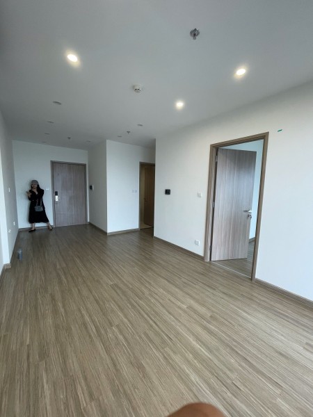 Bán căn 2 ngủ 54m2, SA3 tầng trung đẹp, view nội khu GIÁ 3,520 vào ở luôn ở Vinhomes Smart City.