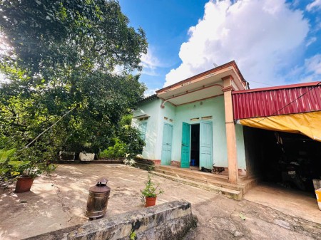 Lô đất trung tâm tt Nông trường Mộc châu, dt700m2 sẵn 200m2 thổ cư, sẵn nhà trên đất