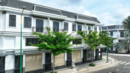 Nhà ở thương mại,shophouse có sổ hồng riêng. LH e ngay 0963 407079 để được hỗ trợ và xem trực tiếp ạ