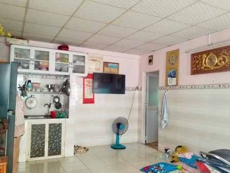 Nhà Hẻm ngay chợ Lạc Quang, 35m2, 2 tầng, Chỉ 2.XX