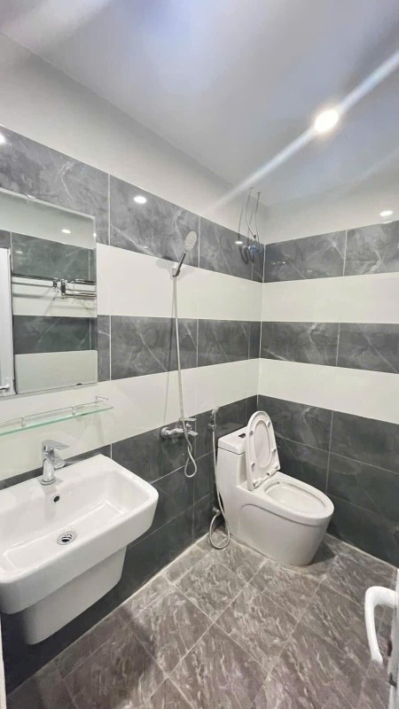 Trung Tâm Ngã Tư Sở, Nhà Phố Vũ Tông Phan, Thanh Xuân 37m2 x 4 Tầng, Giá 6.8 Tỷ