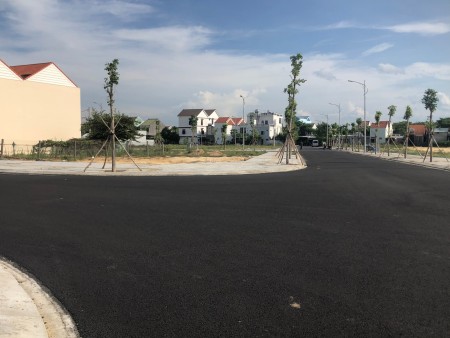 Bán gấp lô gốc 309.5m2 tại đường 28 tháng 3, TP Hội An. Cắt lỗ hơn 300 triệu. Sổ đỏ công chứng ngay