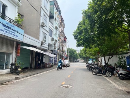 Cần tiền bán gấp nhà Bồ Đề Ái Mộ Mặt ngõ như phố