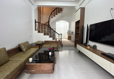 Bán nhà 5 tầng tặng nội thất, phố Hoa Lâm 36m2 giá nhỉnh 5 tỷ.