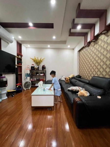 NHÀ ĐẸP- 5 TẦNG 5 NGỦ - 3 BƯỚC RA PHỐ, 3 BƯỚC RA OTO - NGÕ RỘNG - NỞ HẬU - HÀNG XÓM ROYAL CITY