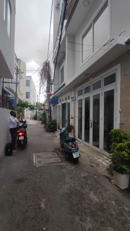BÁN NHÀ 1 TRỆT 1 LỬNG 2 LẦU HẺM PHẠM HỒNG THÁI