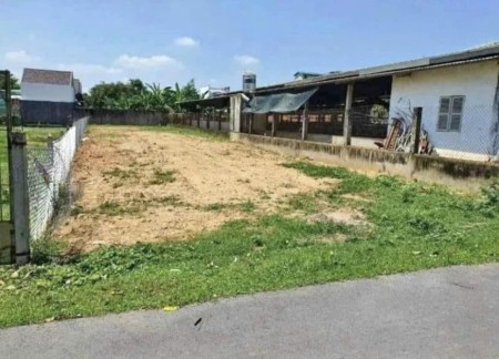 Kẹt tiền cần bán 3.328m2 TC, giá 185tr. Ngay KCN, sát bên trường chợ, dân đông