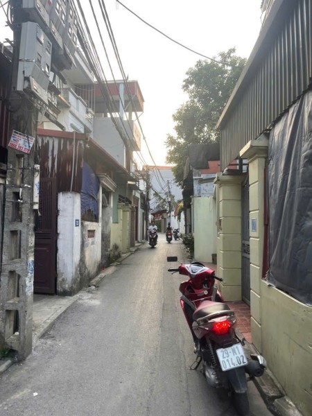Bán Nhà Đất Tại Long Biên Sổ Hồng Riêng, Giá Rẻ 09/2024
