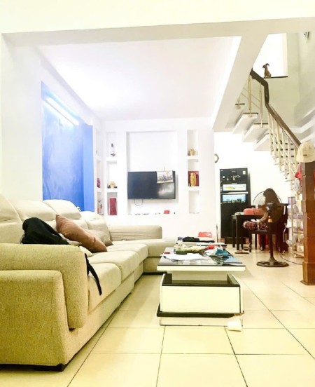 Nhà phân lô, đường otô tránh tt quận Hải Châu, nhà 3t, kiên cố, cách chợ vài bược chân, 3tỷ950