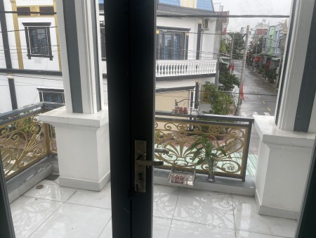 Cần bán nhà đẹp tại Dĩ An, sạch sẻ, đẹp, 4*18 =77m nỡ hậu