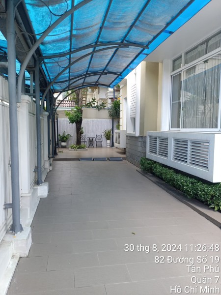 Cho Thuê Biệt Thự Đơn Lập Phú Mỹ Hưng, Quận 7, 308m Full Nội Thất Cao Cấp, 4PN