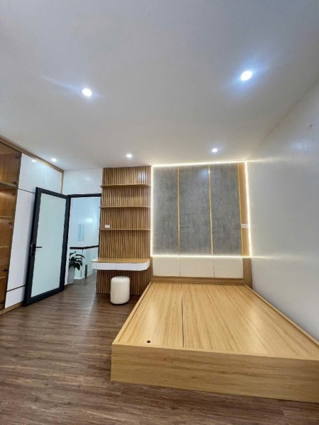 Bán Nhà 40m2 giá 5 tỷ 6 tại Khâm Thiên Quận Đống Đa