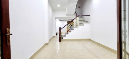 Bán nhà Khu vực Đê La Thành, Diện tích 50m/ 4 tầng giá 7 tỷ 5