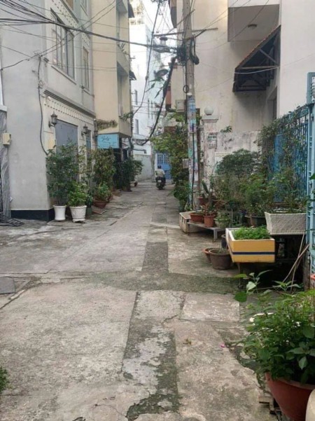 Nhà bán dtsd 69m2 Hoàng Hoa Thám 3 tầng 2 PN 3 WC P6 Bình Thạnh, vị trí đẹp ở ngay. Nhỉnh 4 Tỷ ( TL)